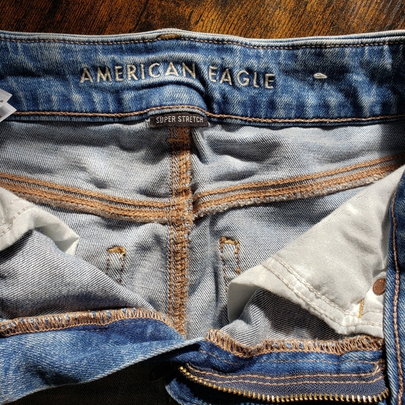 AE US2 distressed light denim mini skirt - Picture 5 of 6